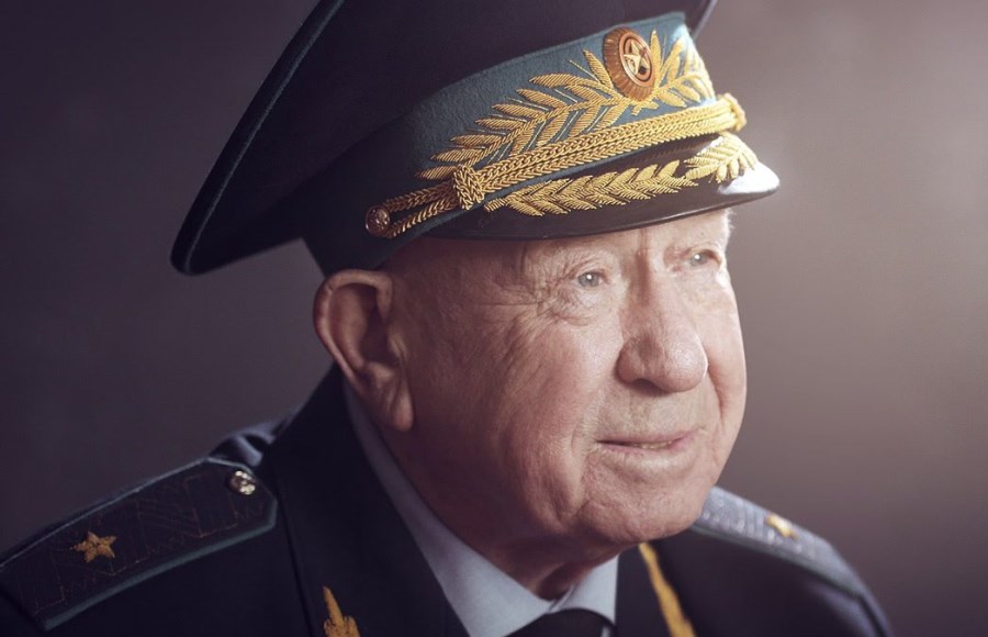Алексей Леонов
